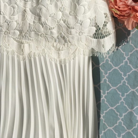 ✨HP!✨ CeCe Pleat Chiffon & Lace Popover Dress - Picture 4 of 8